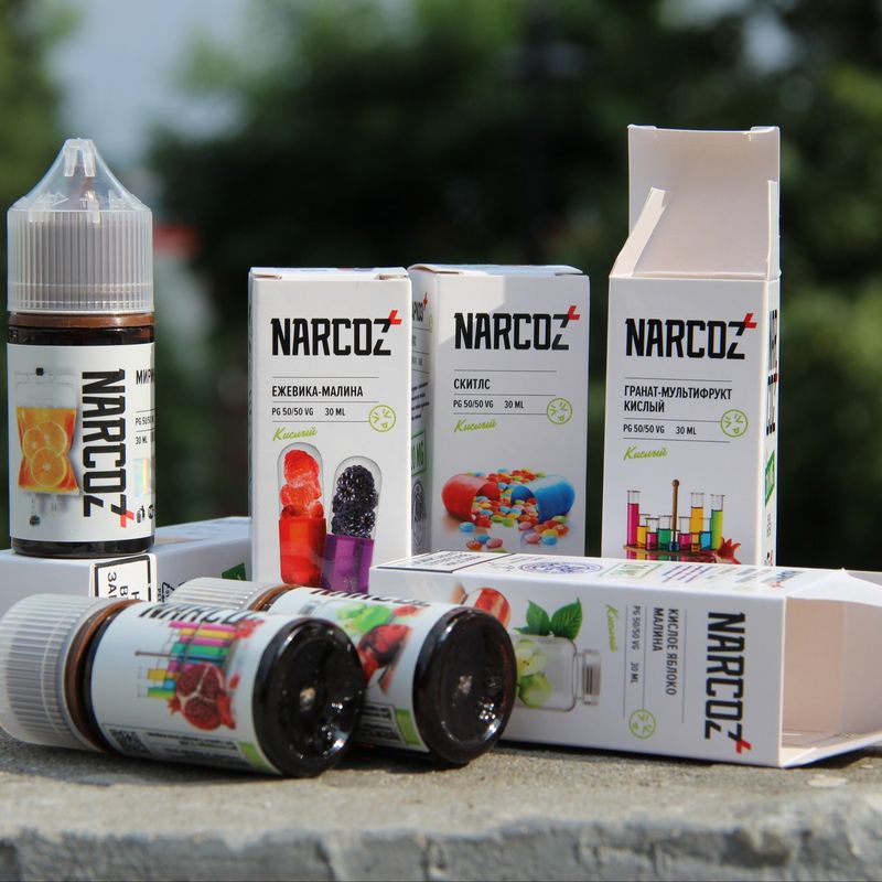 Флаконы крепкой жидкости для POD-систем на витрине